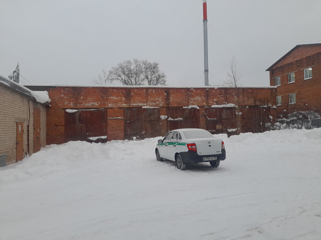 гараж 232,5 кв. м + участок 320 кв. м